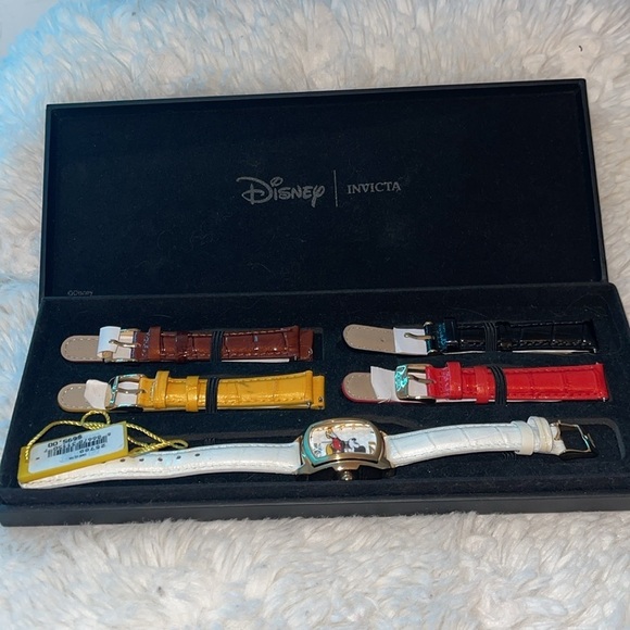 Limited addition Disney Mickey Mouse by invicta leather straps can change up - Picture 3 of 7